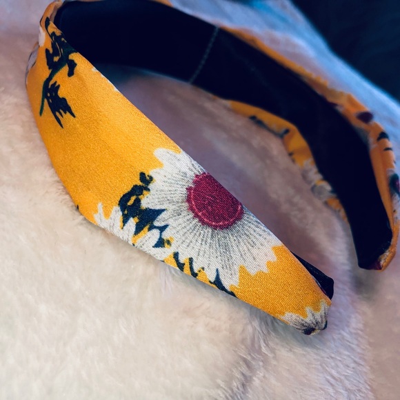 Dry Goods Spring Yellow Floral Daisy Knot Headband - Picture 3 of 4